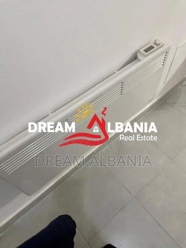 Jepen me qira 2 apartamente 2+1 me 2 tualete dhe ballkon në 5 Maji(ID 