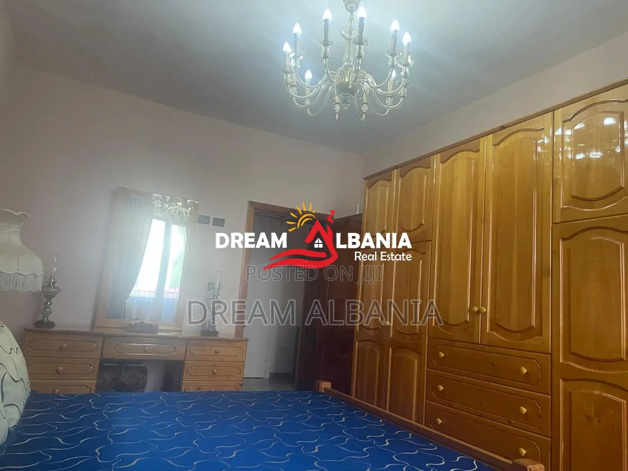 Shitet apartament 3+1 ne zonen e Katund i Ri prane Rruges Arkitekt Sin
