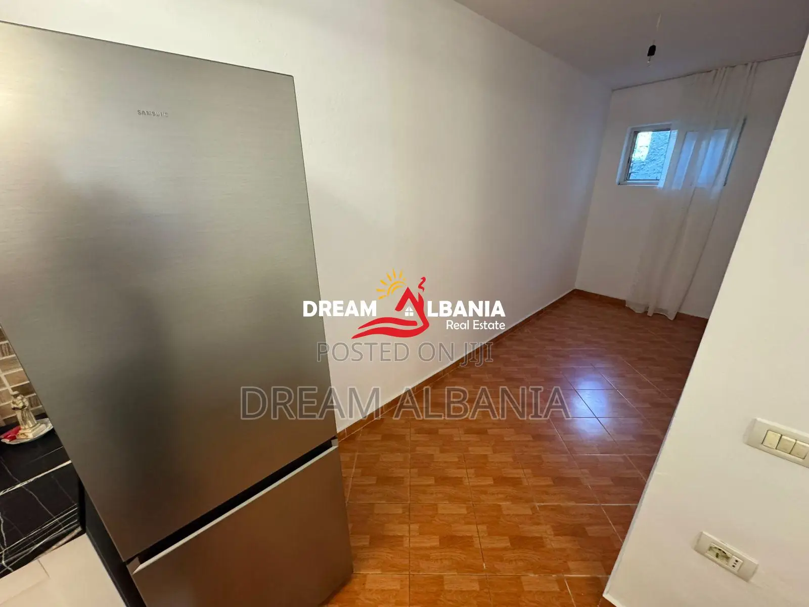 Jepet me qera apartament 2+1+2 Poste Parkimi, ne Porcelan, prane Europ