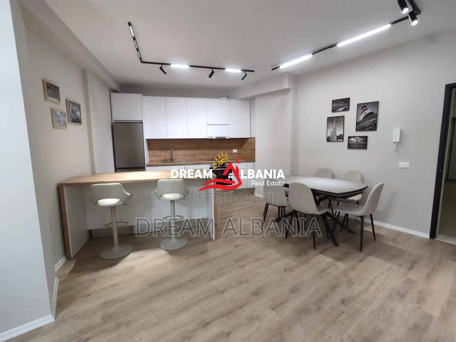 Jepet apartament 2+1+2 me qera ne Pazar te Ri , Tirane ( ID 42215479 )