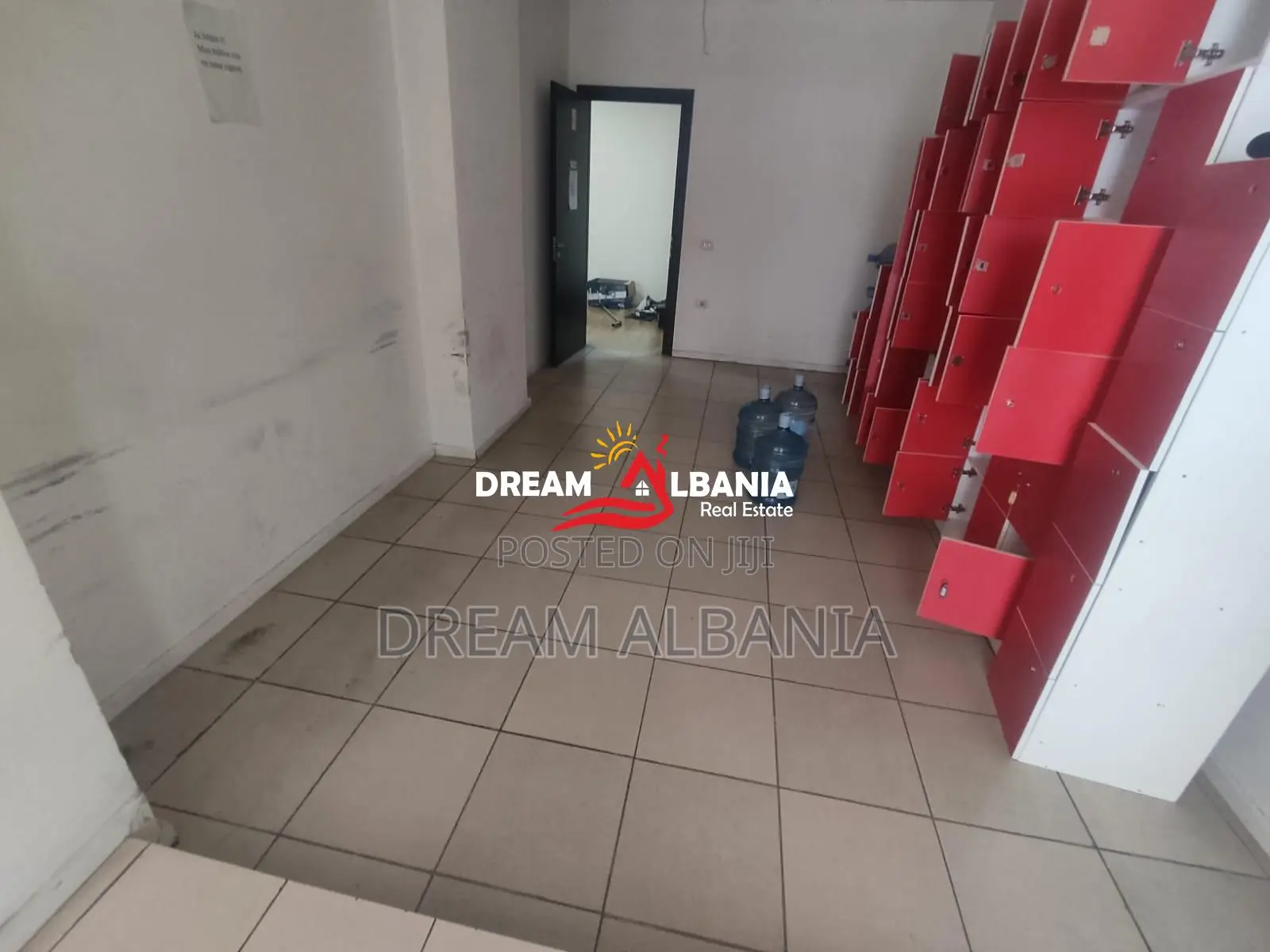 Jepet ambient biznesi me qera ne zonen e Bllokut prane Stadiumit Selma