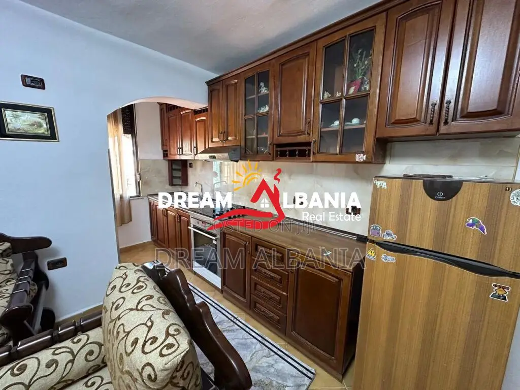 Jepet Apartament 2+1 me qera tek Pazari i Ri, prane Lincoln (ID 422961