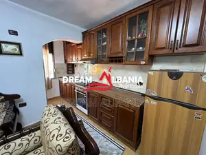 Jepet Apartament 2+1 me qera tek Pazari i Ri, prane Lincoln (ID 422961