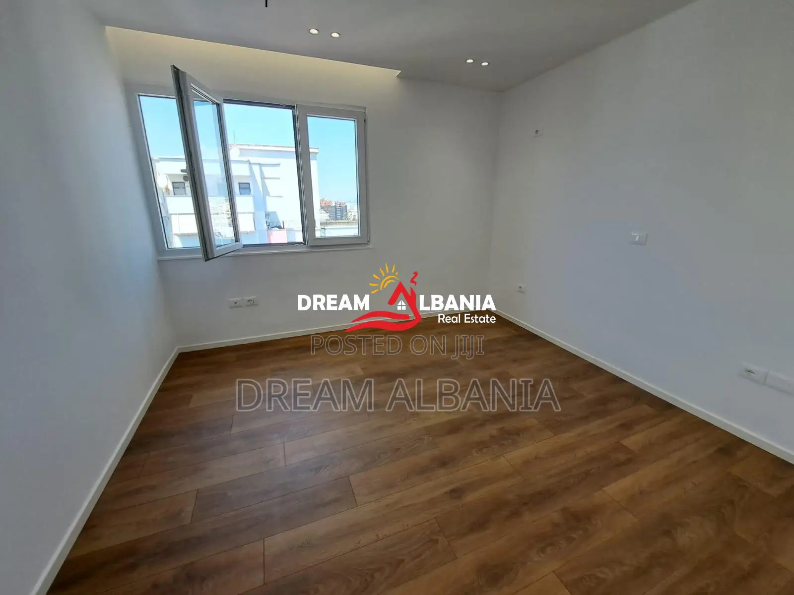 Apartament 1+1 ne Shitje prane Kryqezimit 21 Dhjetorit (ID 51110005)