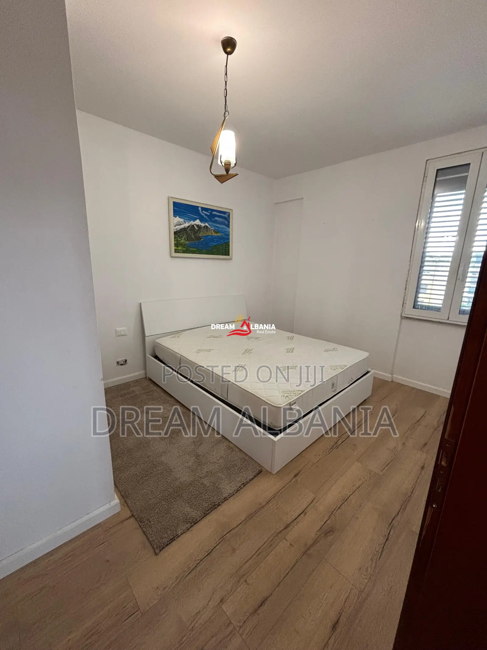 Jepet me qera apartament 3+1+2 wc+3 ballkone tek Rruga e Kavajës, Tira