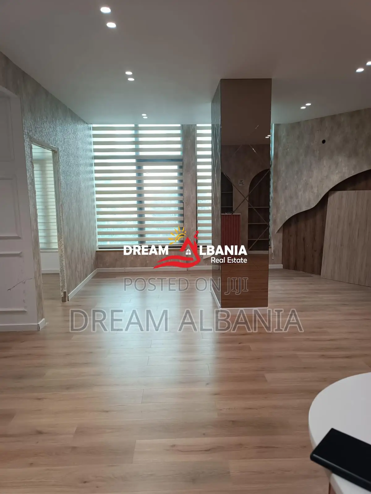 Ambient Biznesi në Astir prane pastiçeri “Nela 5” ( ID 42611419 )