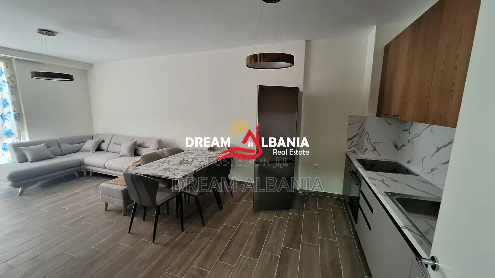 Jepet me qera apartament 2+1 tek 5 Maji prane rrethrrotullimit (ID 422