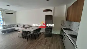Jepet me qera apartament 2+1 tek 5 Maji prane rrethrrotullimit (ID 422