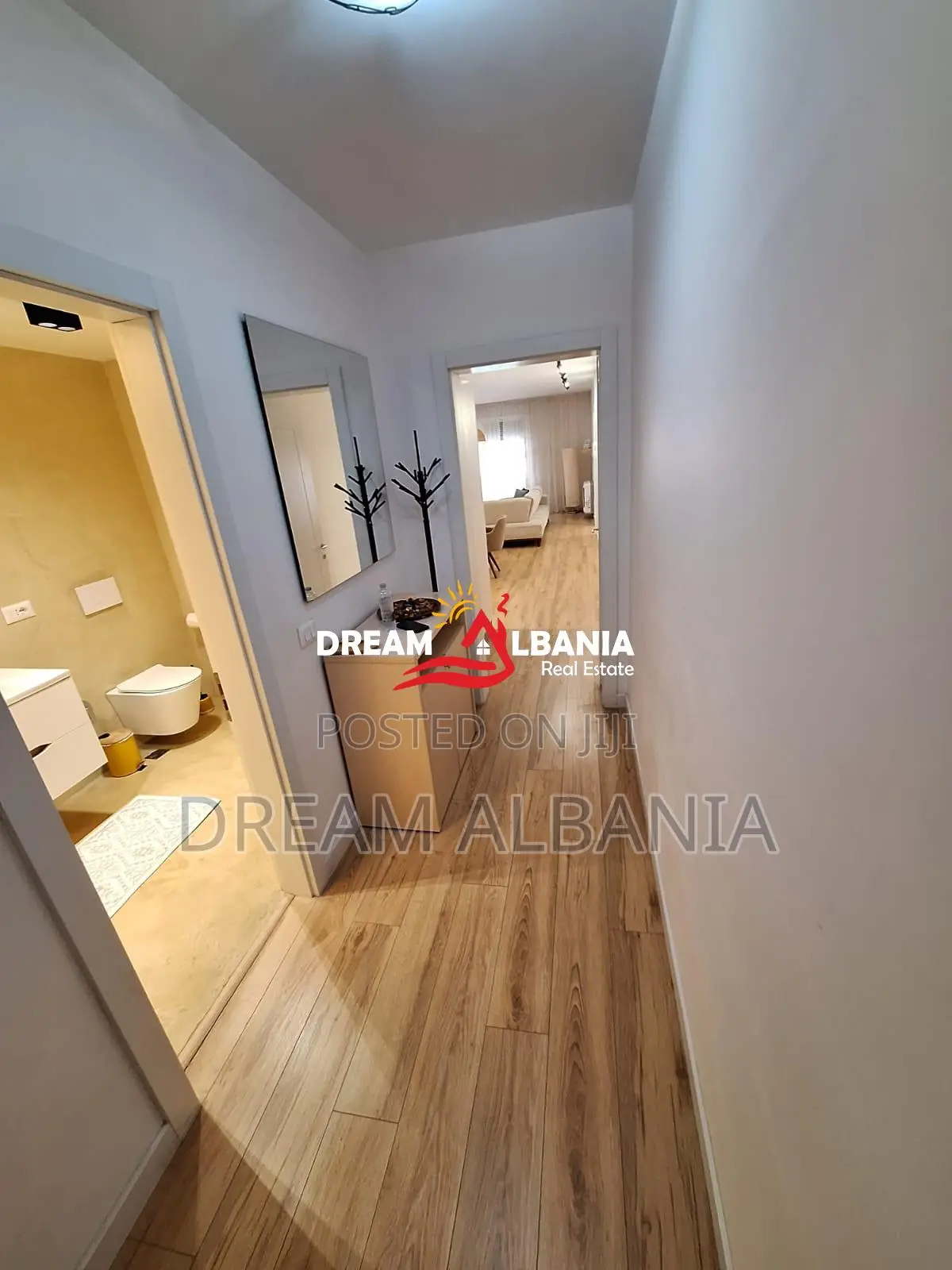 Shitet Apartament 2+1+2 Rruga e Bogdaneve, perballe Shkolles Avni Rust