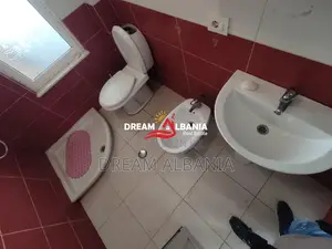Jepet Apartament 1+1 me Qera në zonën e Xhamllikut prane Ish Venue ! (