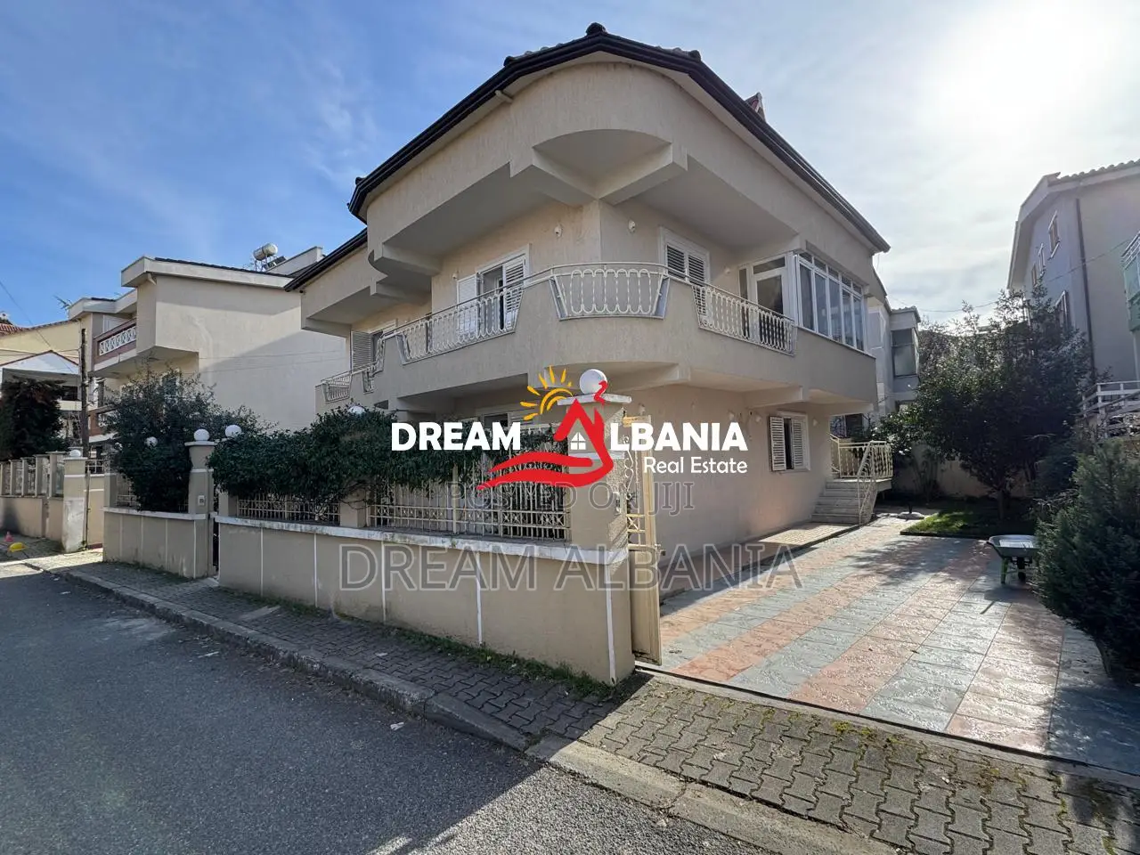 Vile 3 kateshe me qera prane Komunes se Parisit, Tirane (ID 4251432)