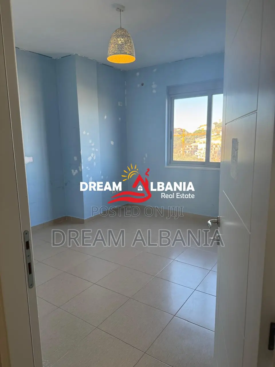 Shitet apartament 3+1+3 ne zonen e Kopshtit Zoologjik prane Sona Resid