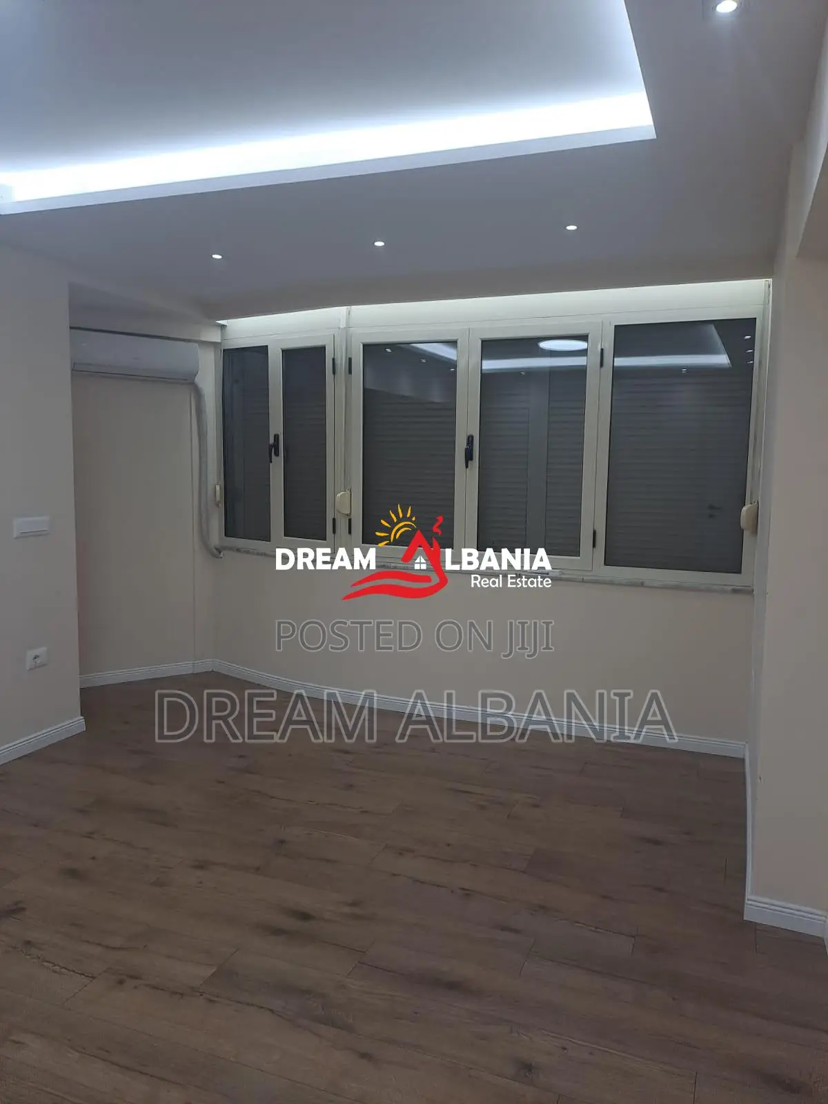 Jepet me qera apartament 2+1 per zyra, ne qender afer 9 Katesheve , Ti