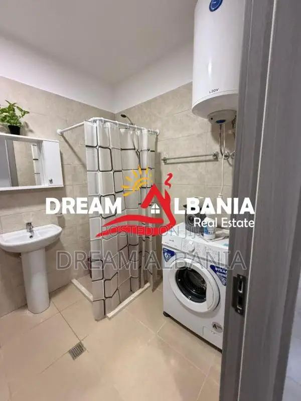 Jepen me qira 2 apartamente 2+1 me 2 tualete dhe ballkon në 5 Maji(ID 