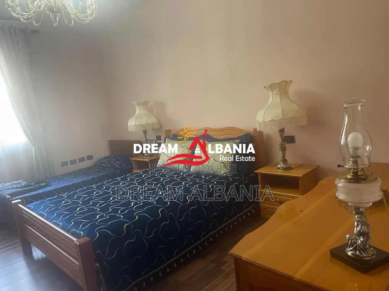 Shitet apartament 3+1 ne zonen e Katund i Ri prane Rruges Arkitekt Sin