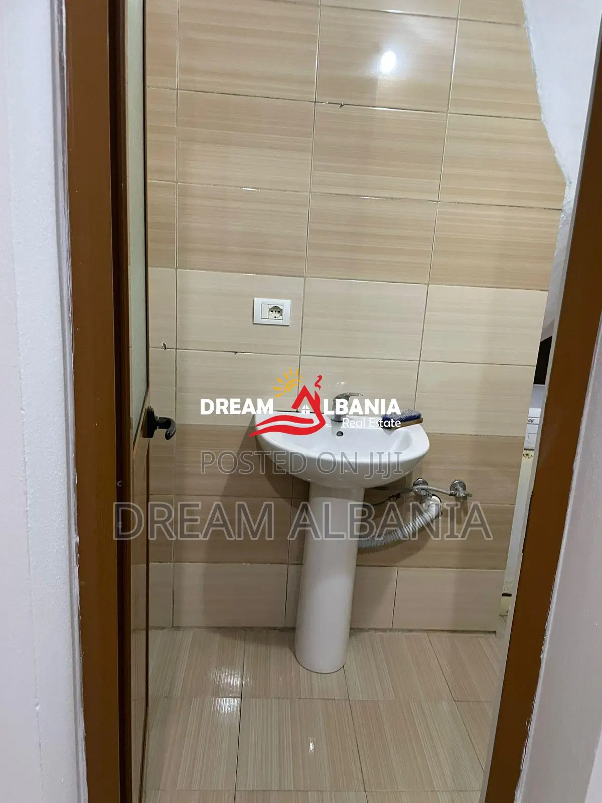 Jepet kat vile me qera 1+1 ne 5 Maj, Tirane (ID 4251465)
