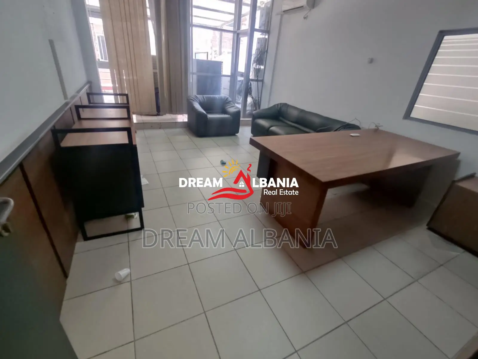 Jepet ambient biznesi me qera ne zonen e Bllokut prane Stadiumit Selma