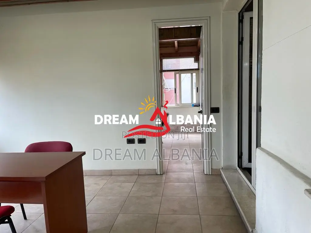 Zyre me qera ne Don Bosko prane Vizion +, Tirane (ID 42611400 )