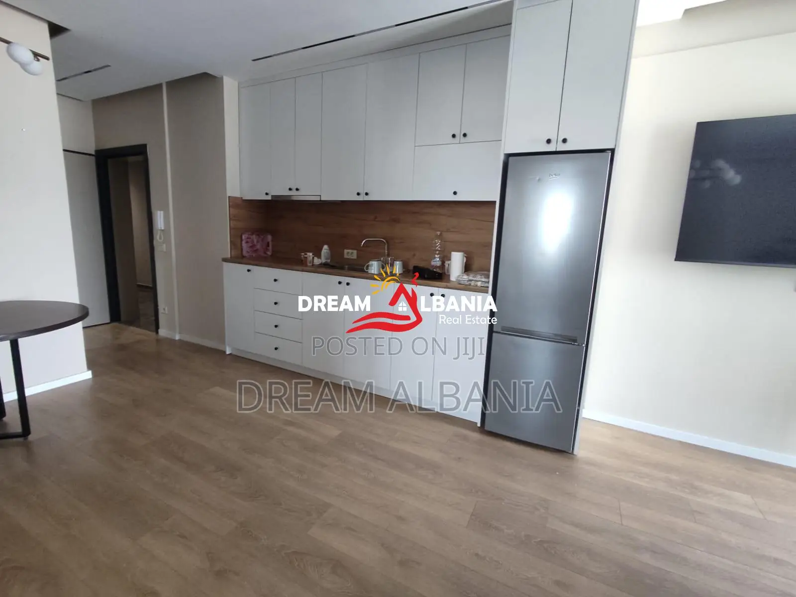 Jepet Ambient Zyre me qera ne Rrugen Mine Peza tek Golden Tower(ID 422