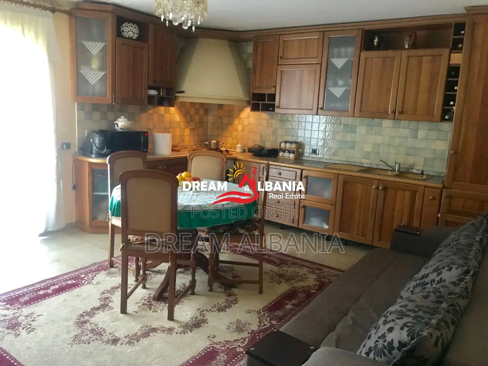 Jepet apartament me qera 3+1 per HOSTEL tek Mozaiku i Tiranes (ID 4239