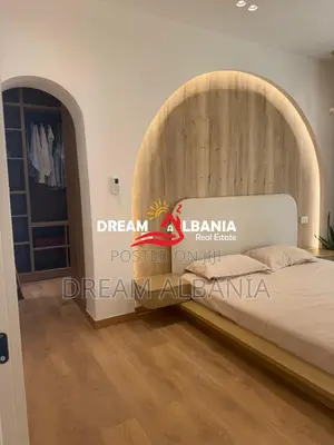 Shitet Vilë me Pishinë në Paskuqan – Tirane (4151224)