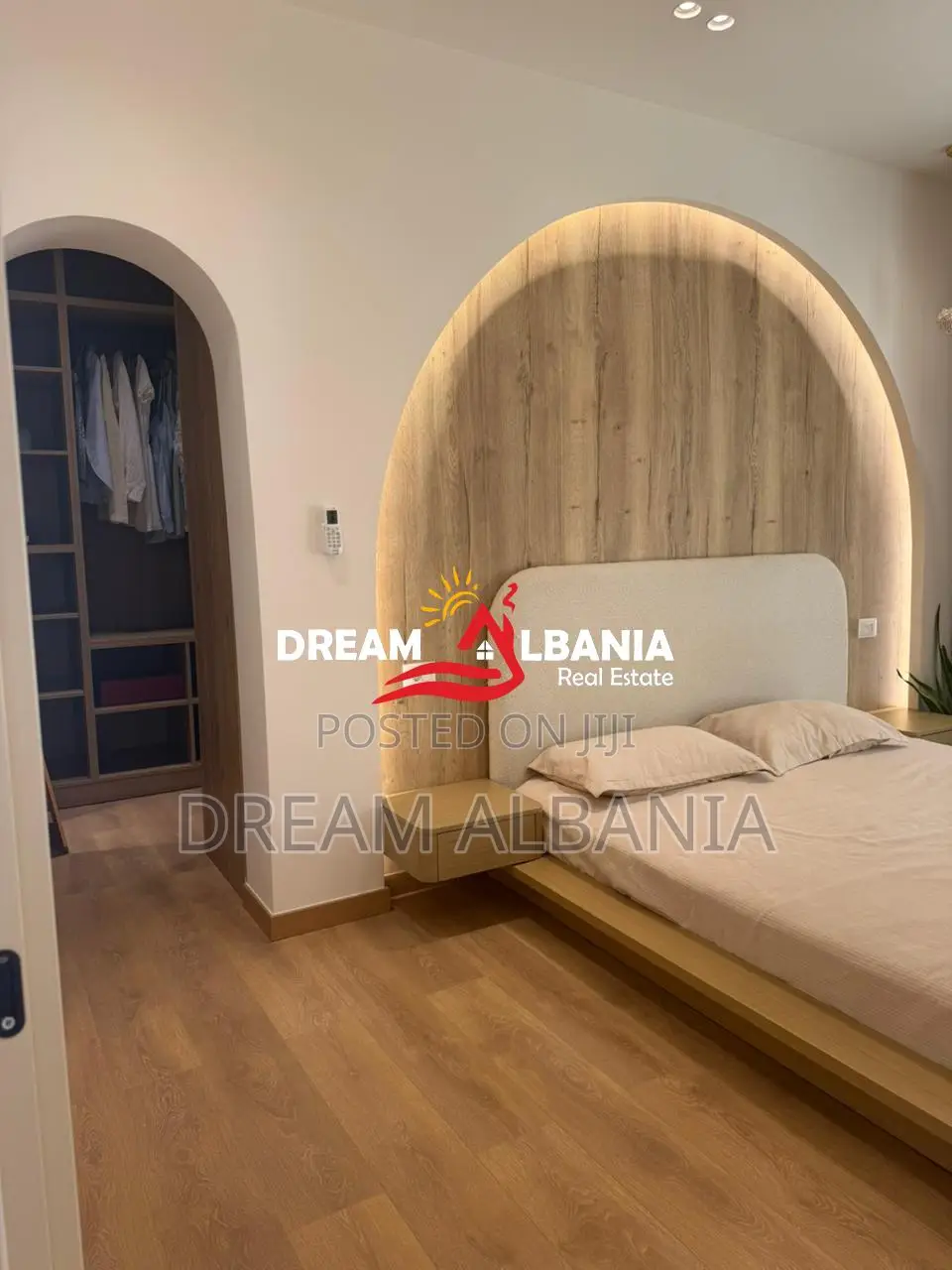 Shitet Vilë me Pishinë në Paskuqan – Tirane (4151224)