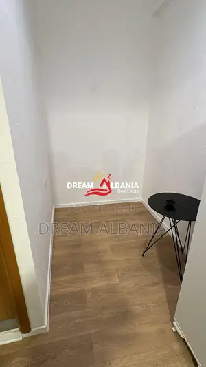 Garsoniere Shitje e sapo mobiluar prane Viva Market ne Don bosko, Tira