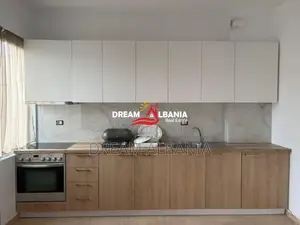 Jepet me qera Apartament 2+1 Rruga e Elbasanit prane pallatit te Briga