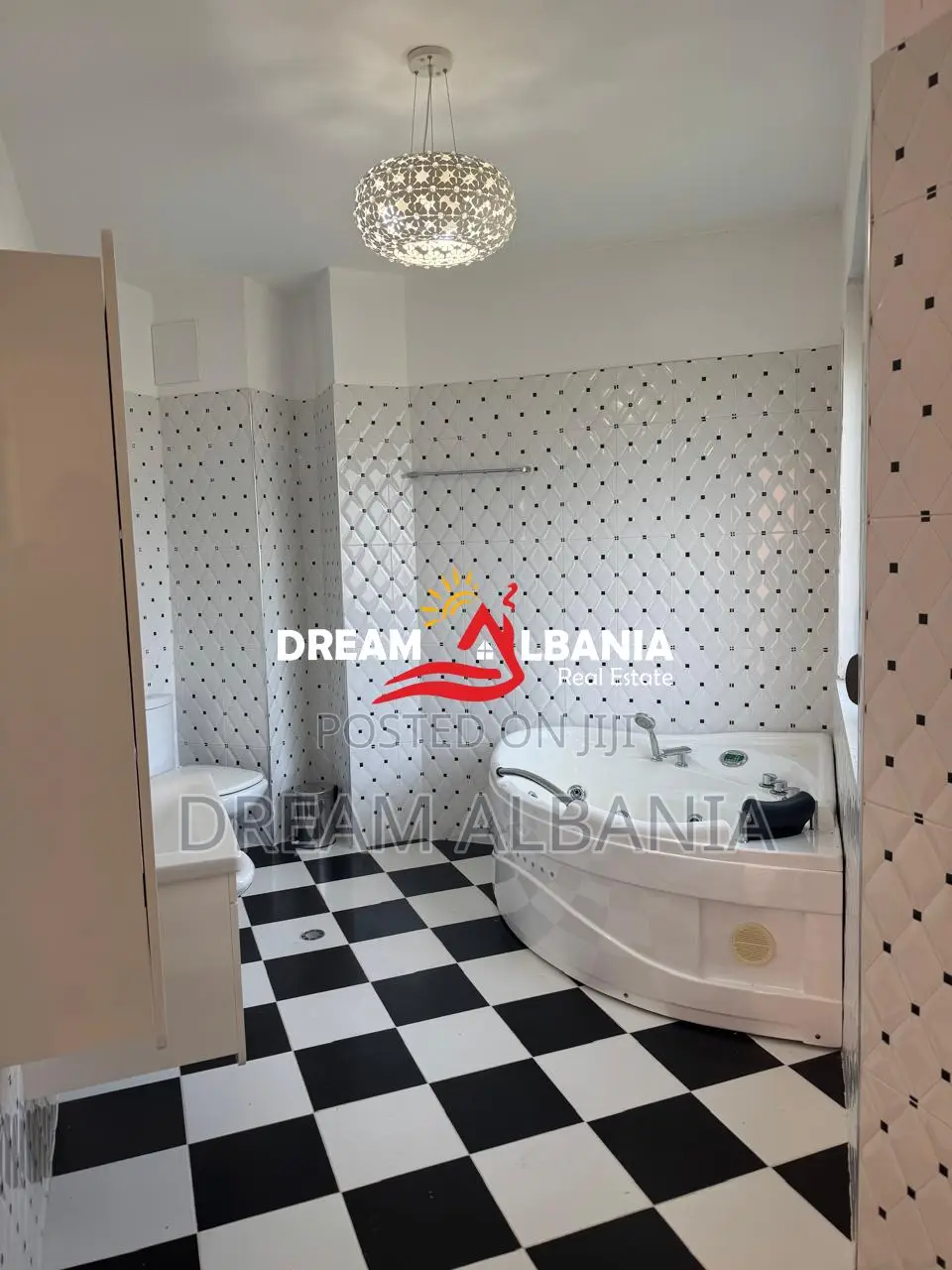 Shitet apartament 3+1+3 ne zonen e Kopshtit Zoologjik prane Sona Resid