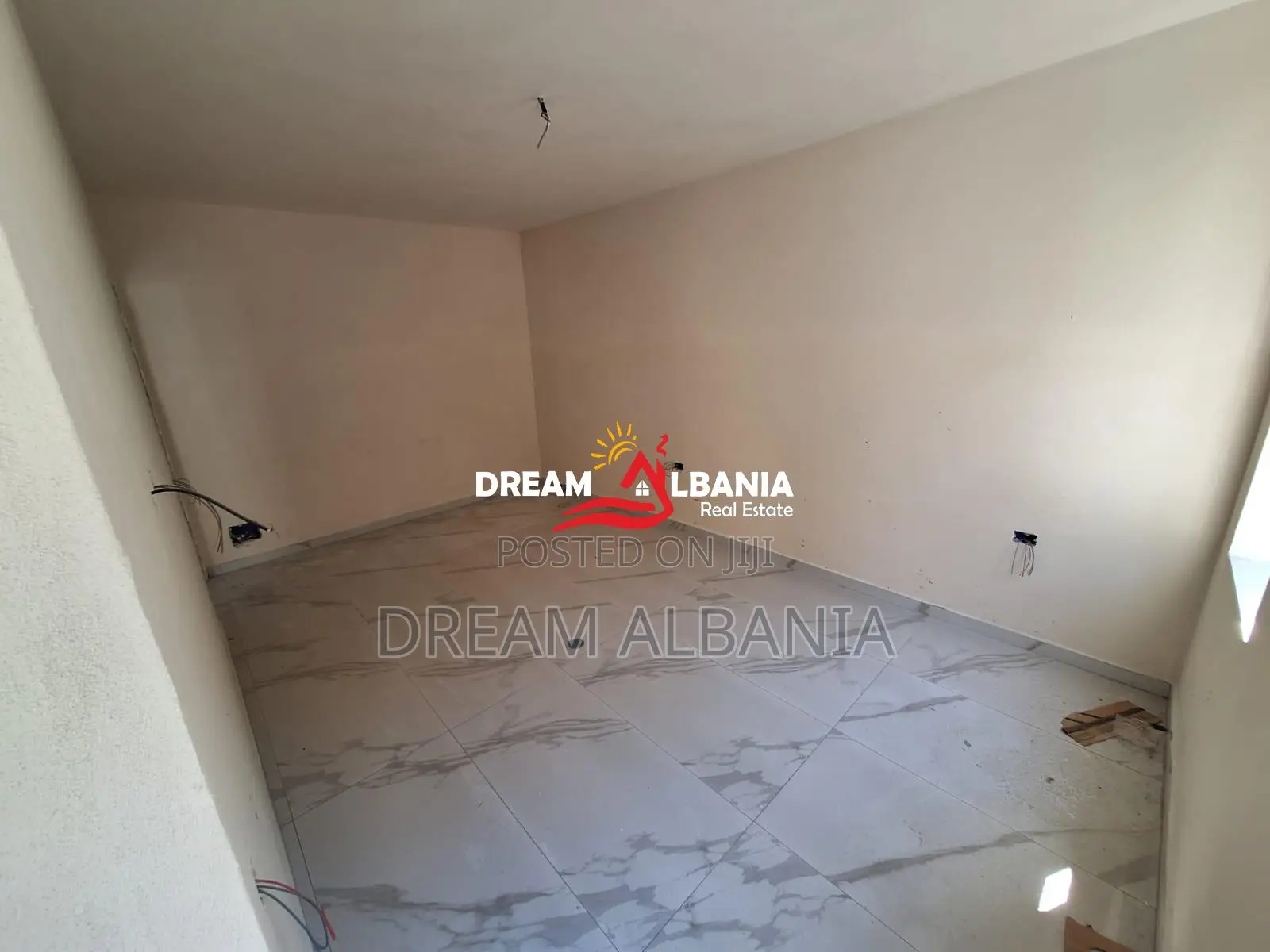 Shitet Apartament 1+1 Tek Mali Robit, Golem (41111590)