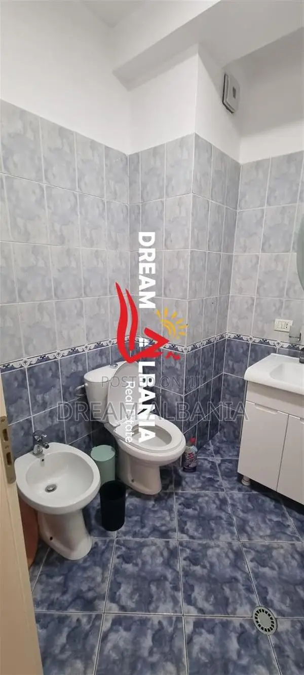 Jepet Apartament 1+1 me qera Tek Medreseja, rruga Riza Cerova (ID 4211
