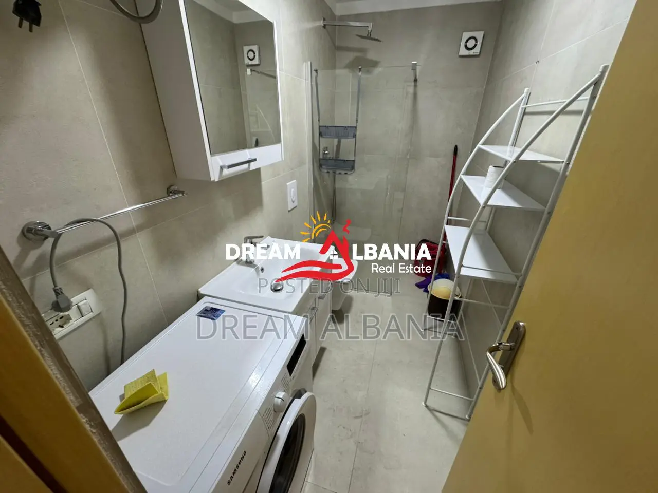 OKAZION Apartament 1+1 në Shitje në Don Bosko, prane Hotel Ferrarit, T