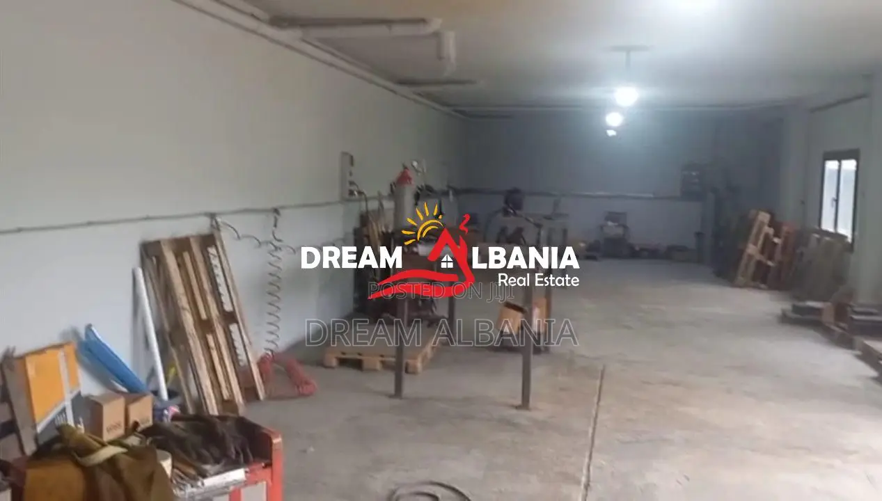 Magazine me Qera ne Prush afer kombinatit ne Tirane (ID 4281307)