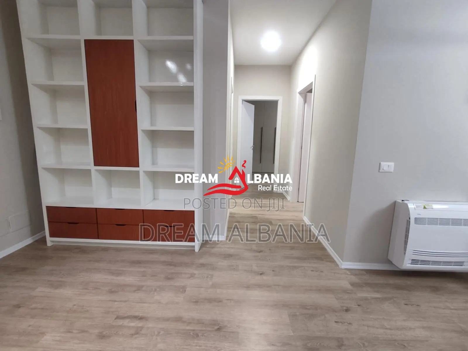 Jepet apartament 2+1+2 me qera ne Pazar te Ri , Tirane ( ID 42215479 )