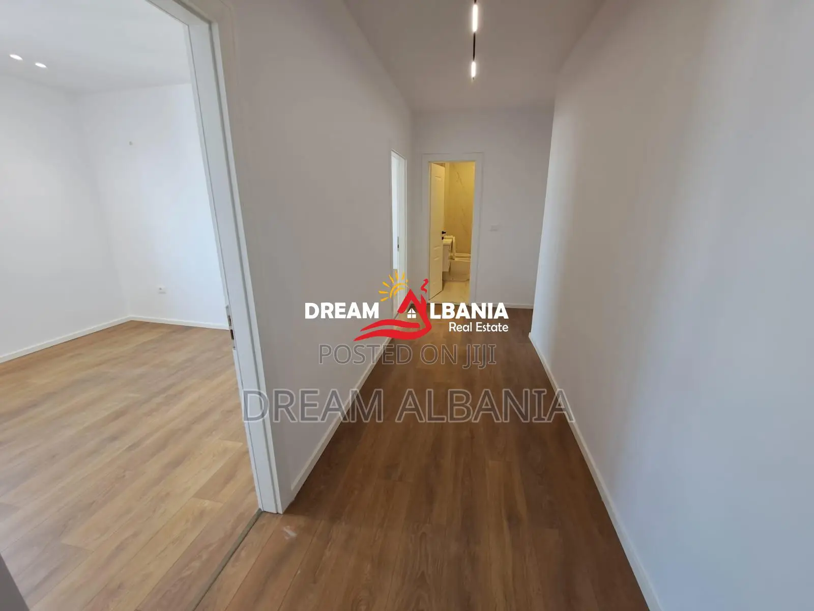 Apartament 1+1 ne Shitje prane Kryqezimit 21 Dhjetorit (ID 51110005)