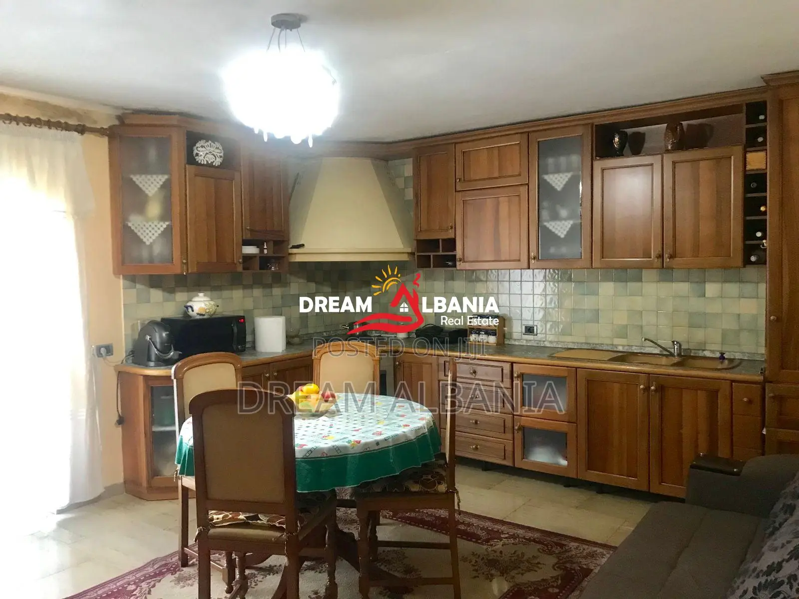 Jepet apartament me qera 3+1 per HOSTEL tek Mozaiku i Tiranes (ID 4239