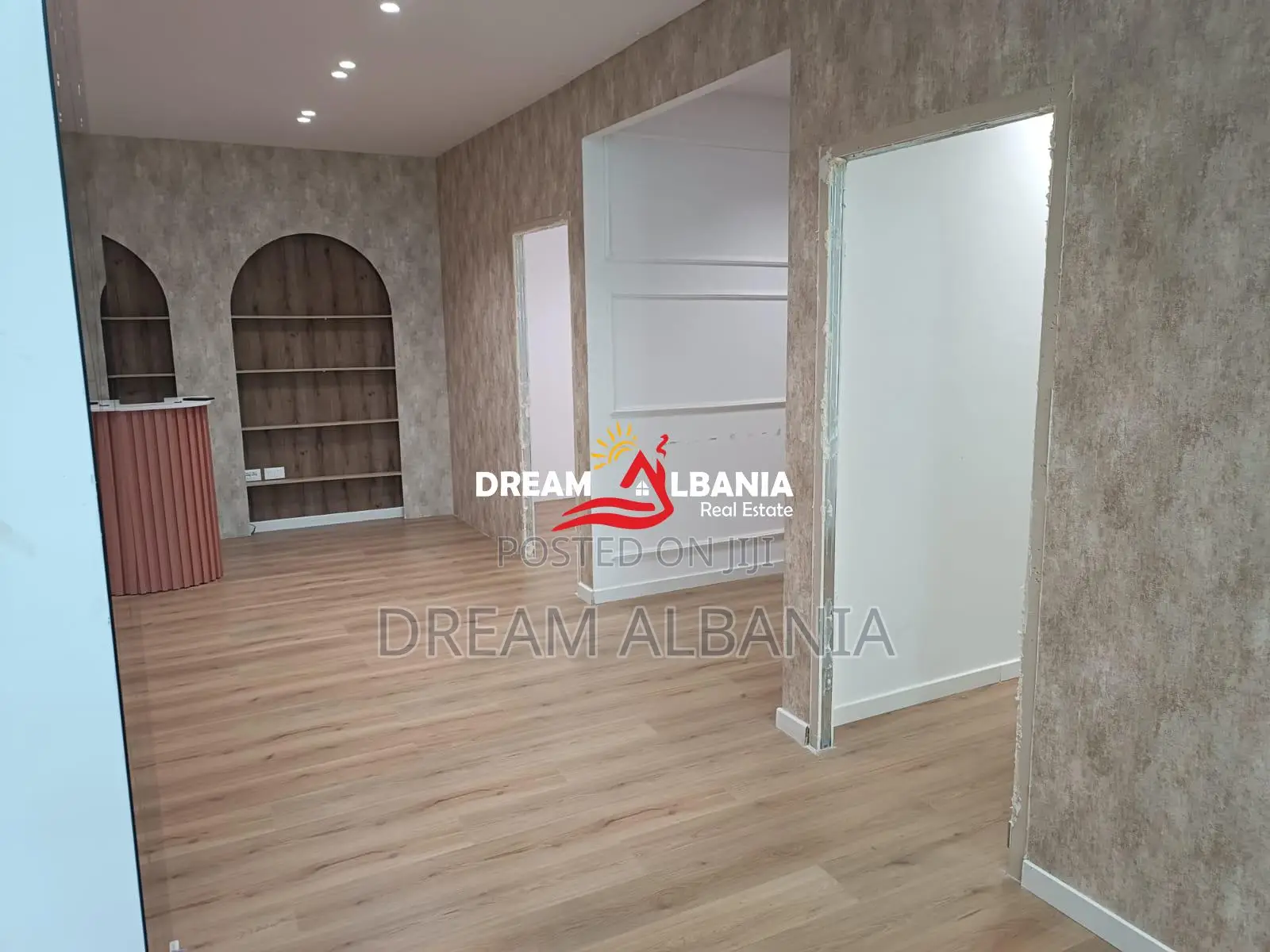 Ambient Biznesi në Astir prane pastiçeri “Nela 5” ( ID 42611419 )
