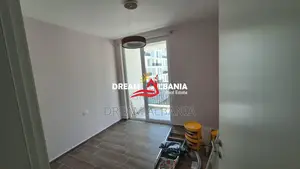 Jepet me qera apartament 2+1 tek 5 Maji prane rrethrrotullimit (ID 422