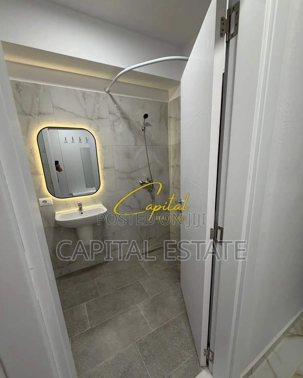GARSONIERE ME QIRA 40 M2 LAPRAKE 42.000 LEKE