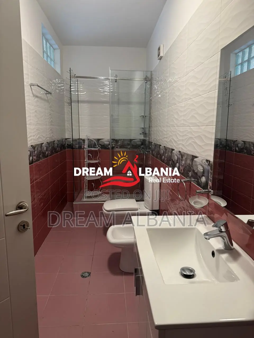 Shitet apartament 3+1+3 ne zonen e Kopshtit Zoologjik prane Sona Resid