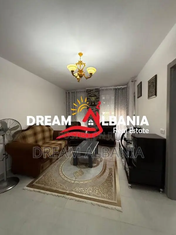 Jepen me qira 2 apartamente 2+1 me 2 tualete dhe ballkon në 5 Maji(ID 