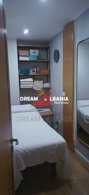 Jepet me qera ambjent per ndarje qeraje ne Don Bosko, Tirane (ID 42611