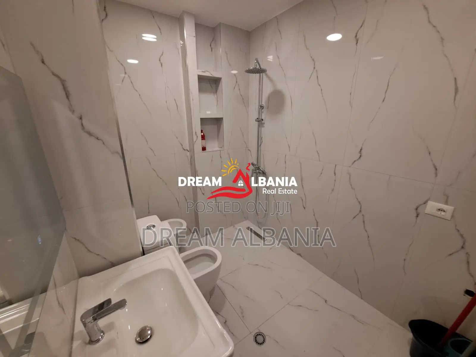 Apartament 1+1 ne Shitje prane Kryqezimit 21 Dhjetorit (ID 51110005)