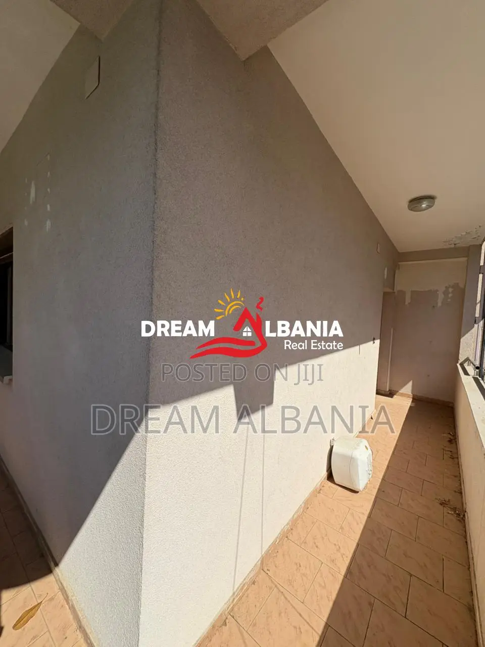 Shitet Apartament 2+1 prane Venue në Xhamllik, Tiranë (ID 41212272)