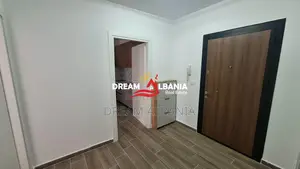 Jepet me qera apartament 2+1 tek 5 Maji prane rrethrrotullimit (ID 422