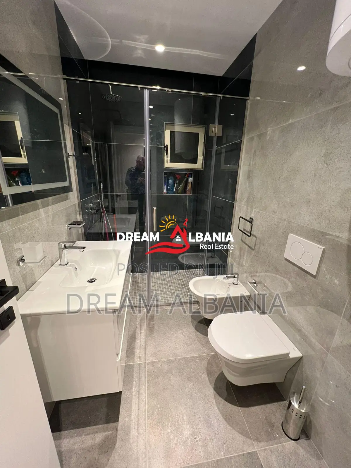 Apartament 2+1 me qera tek Fusha Aviacionit prane “Oslo Bar” ne Tirane