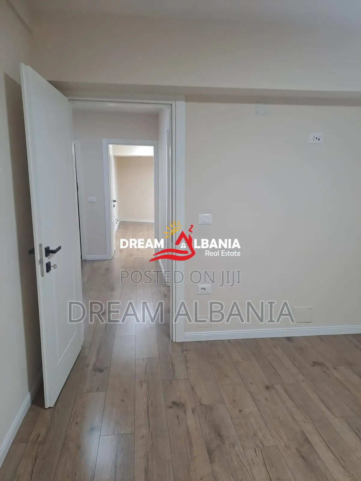 Jepet me qera apartament 2+1 per zyra, ne qender afer 9 Katesheve , Ti