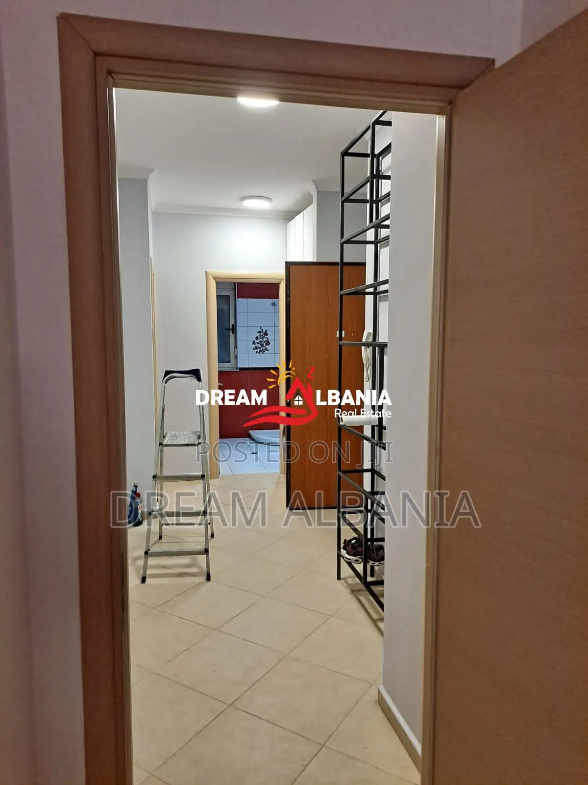 Apartament 2+1+Post Parkimi ne Shitje tek Liqeni i Thate (Rruga Peti) 
