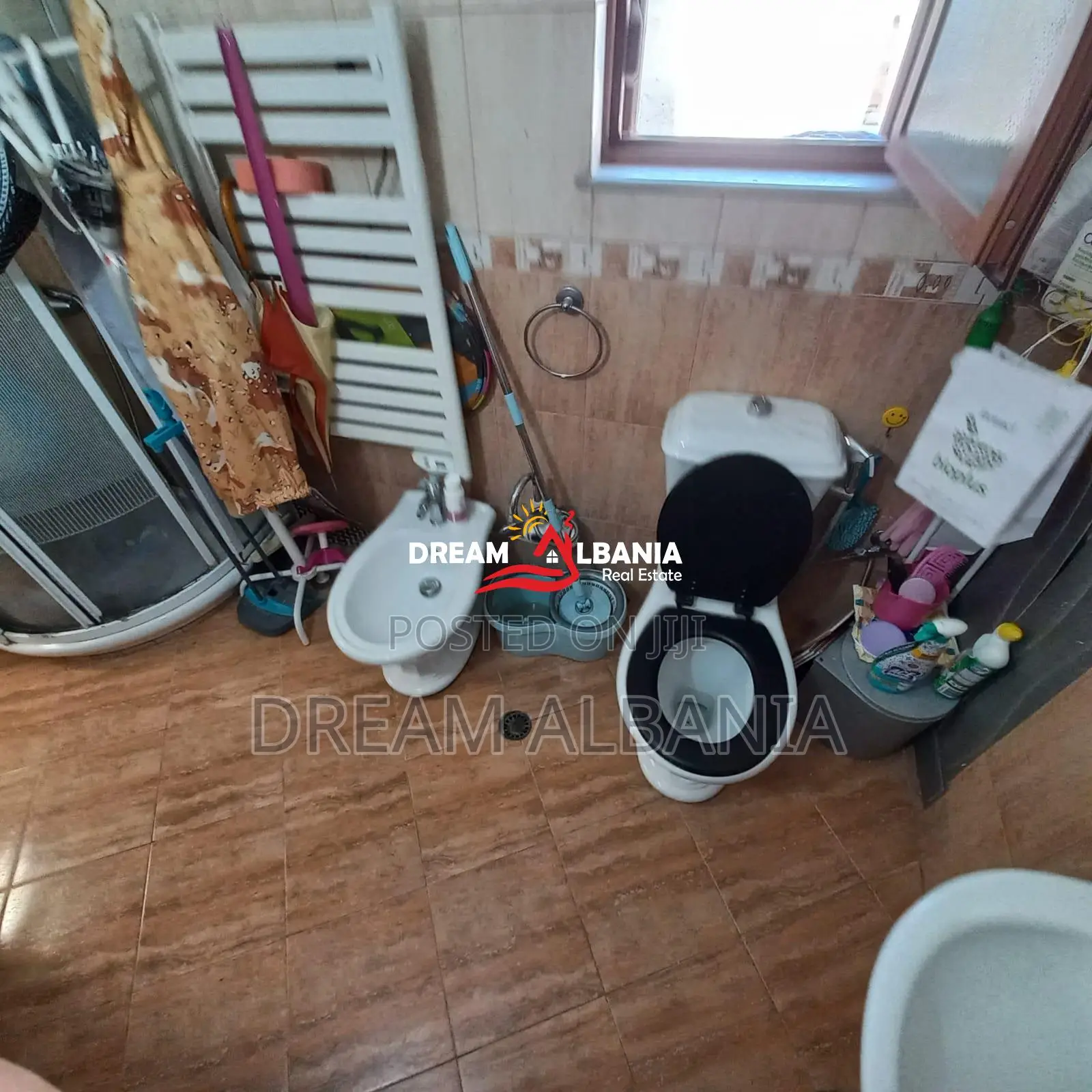 Shitet apartament 2+1 ne zonen e Xhamllikut prane Shkolles Niket Darda