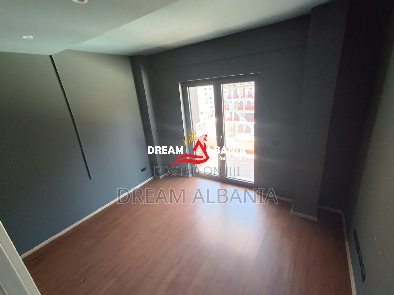 Apartament me Qera 3+1+2 Tualete (Ambient ZYRE) tek Zogu i zi ne Tiran